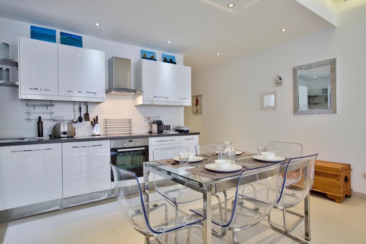 Bright And Central 2 Bedroom Apartment In สลีมา ภายนอก รูปภาพ